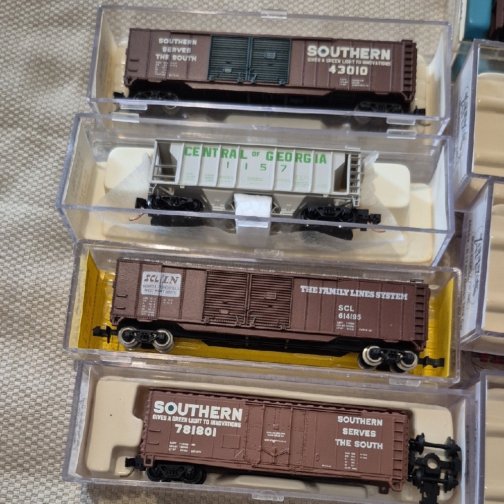 Vintage ATLAS- 10 Total- Model Train Cars Collection - Picture 4 of 9